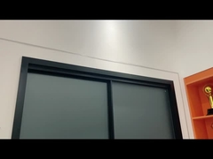 16Porta scorrevole molto stretta.